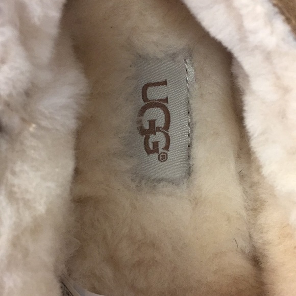 UGG Men’s, Size 9 - Picture 3 of 6